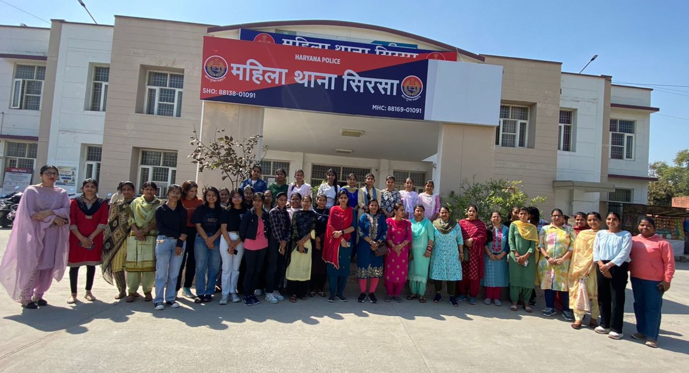 Visit of Engineering Girls in Women Police Station